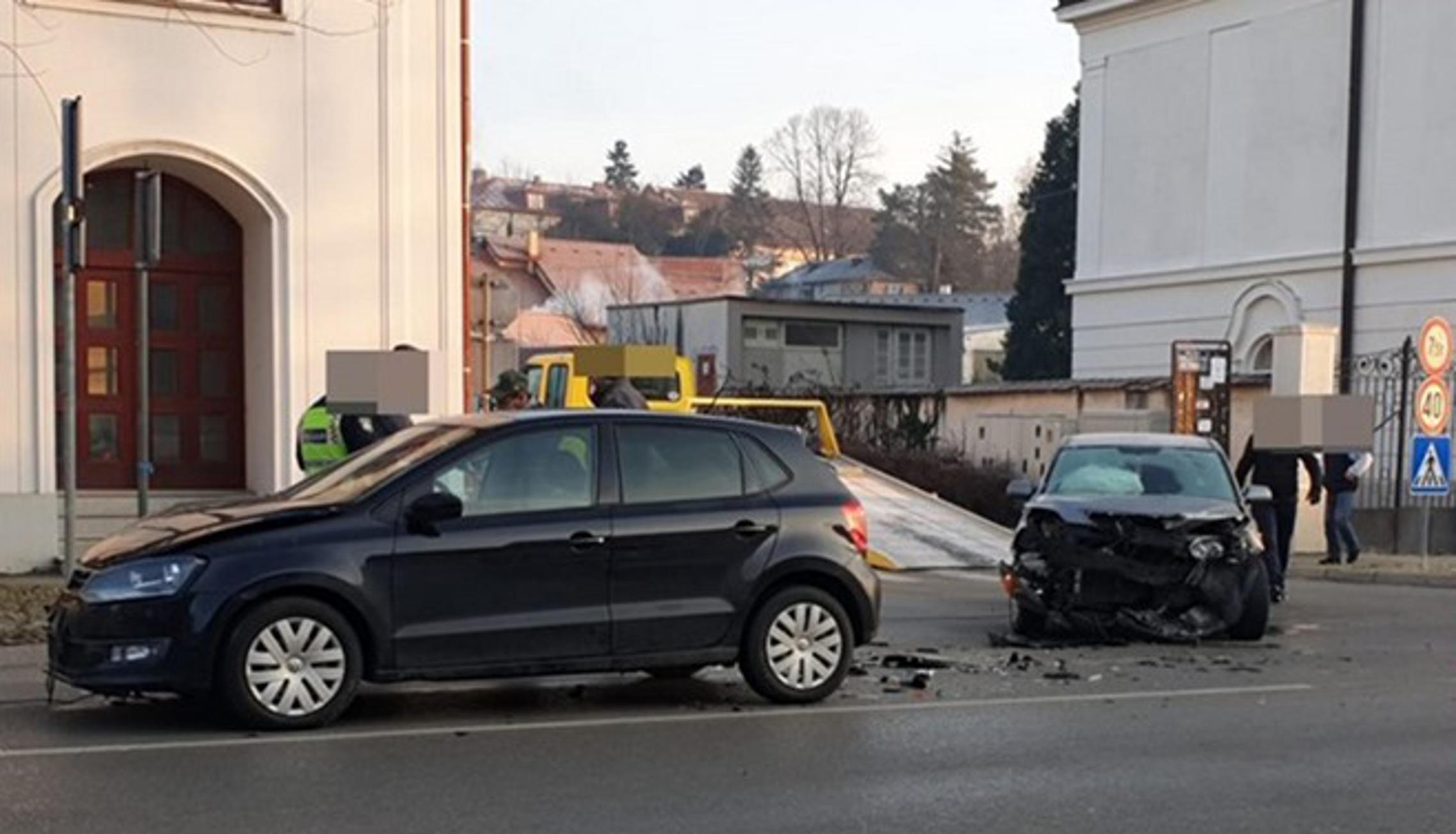 Prometna nesreća na raskrižju Ulice kralja Petra Krešimira IV. i Strossmayerove ulice.