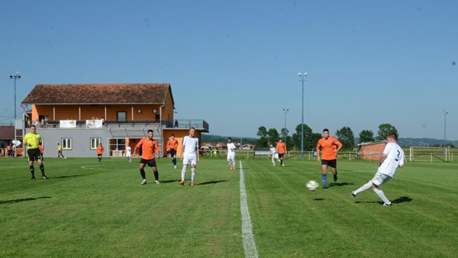 Svačić (narandžasti) je u 1. kolu kupa pobijedio Mladost iz Banovaca s uvjerljivih 8:0