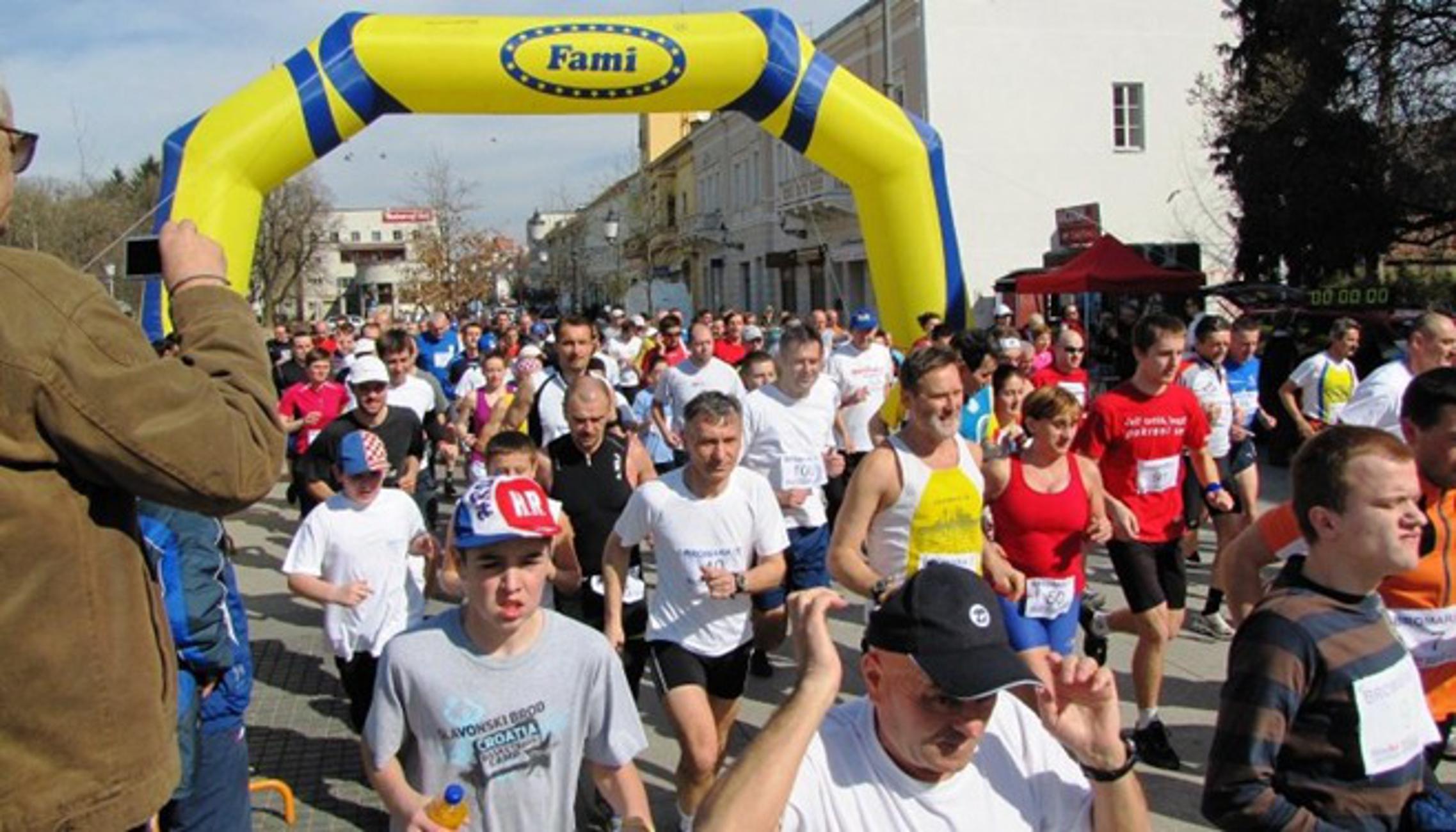 Start polumaratonaca na prošlogodišnjoj 8. Bromari