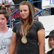 Brigita Bakić (tamna majica, u sredini)