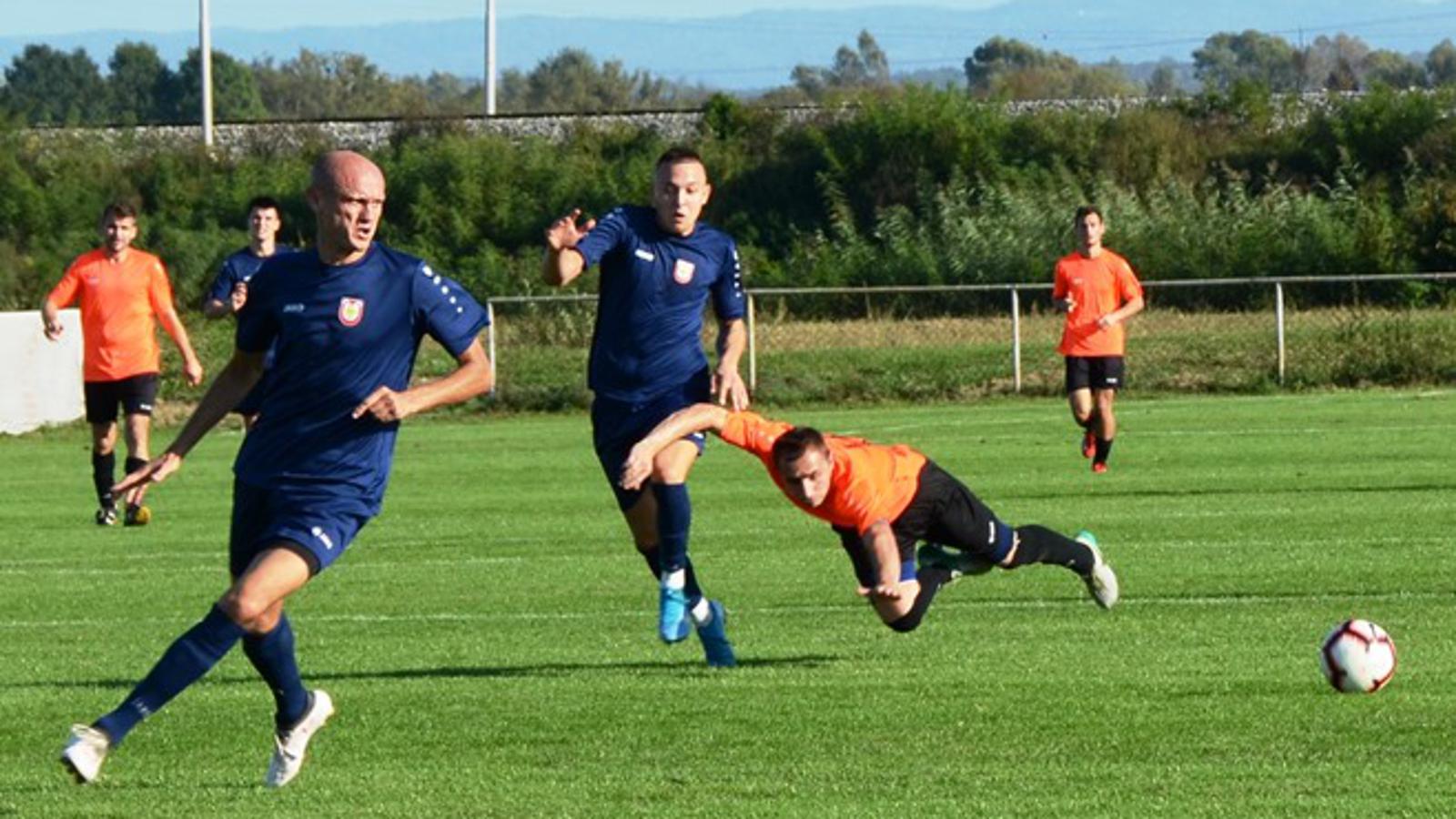 Slavonac (plavi) je pobijedio u Sibinju, a Svačić (narandžasti) u Požegi.