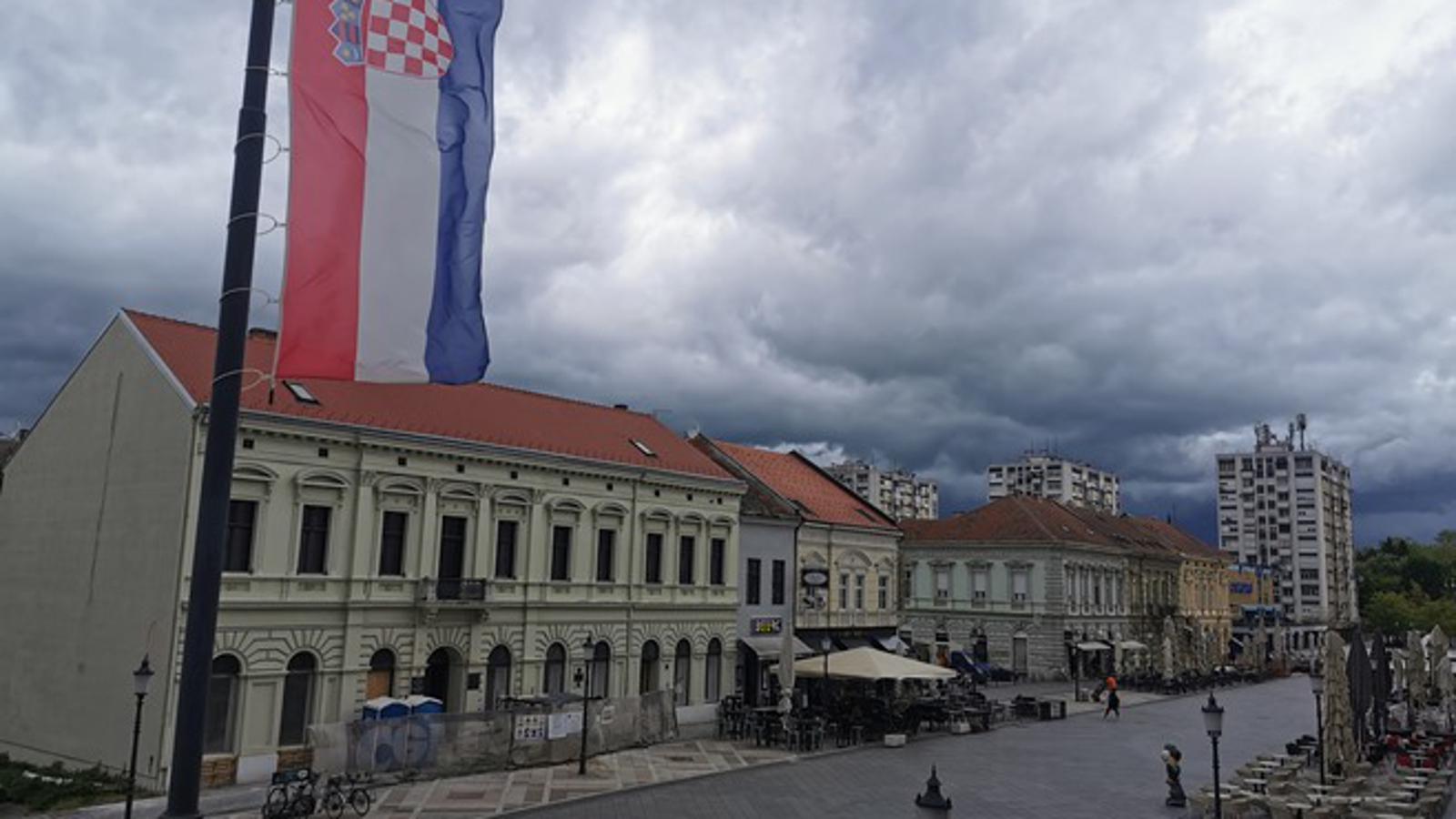 Trg Ivane Brlić Mažuranić u Slavonskom Brodu