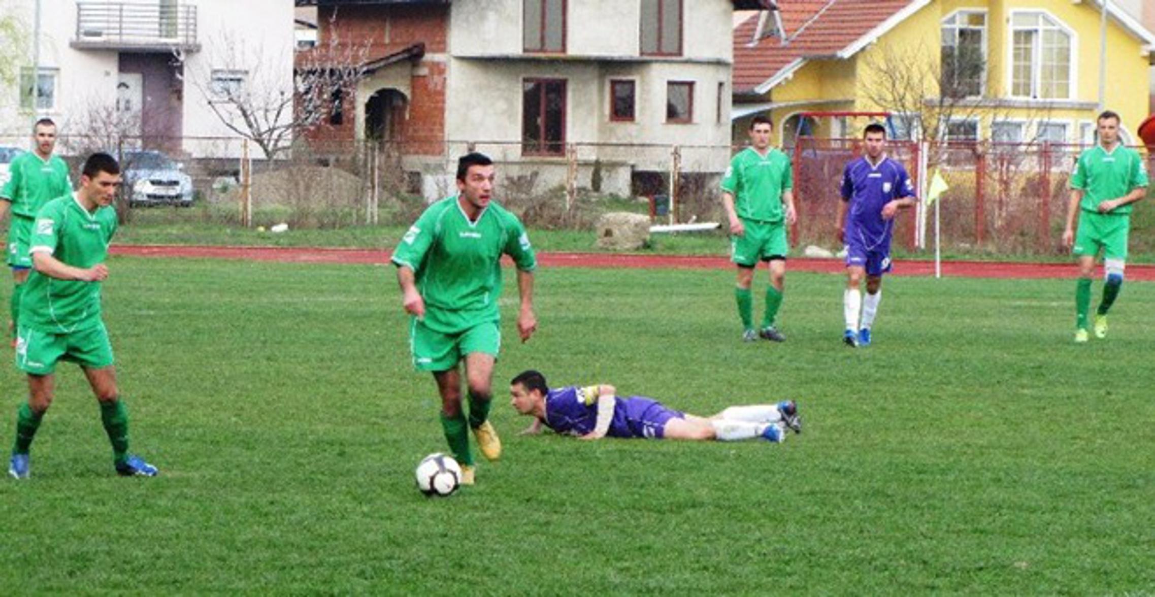 Graničar iz Laza (zeleni) bio je žilav suparnik Livadi Željezničaru 
