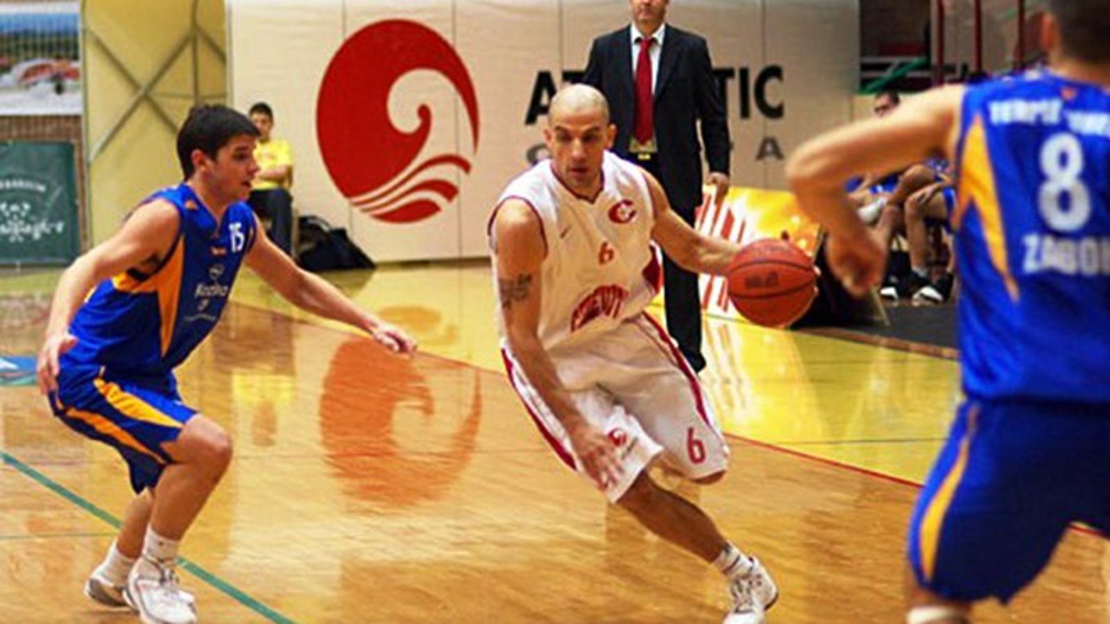 Ivan Tomeljak u majici Cedevite