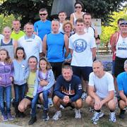 Brodski maratonci na startu ispred Samostana