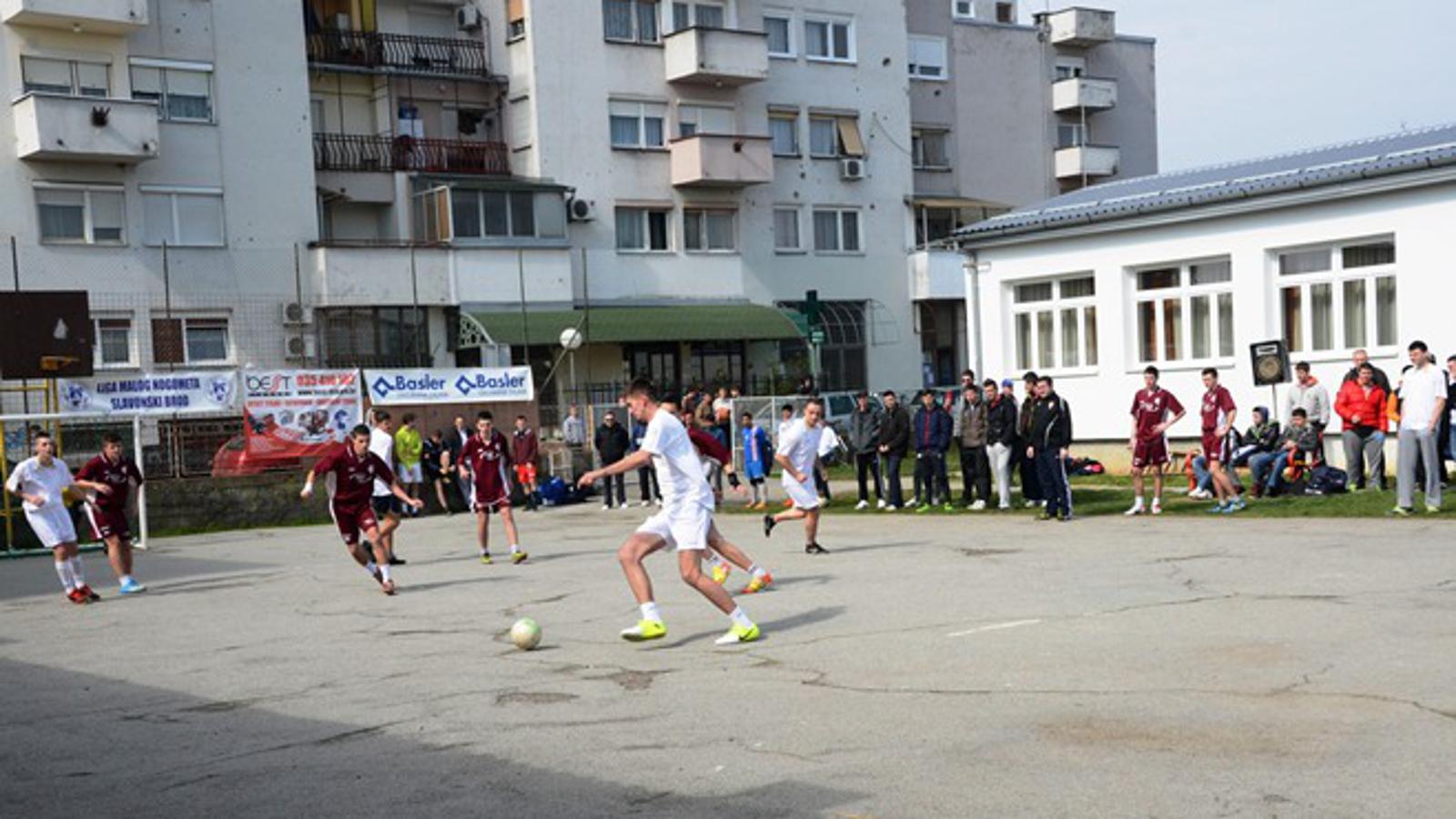 Na igralištu OŠ Milan Amruš odigran je humanitarni malonogometni turnir