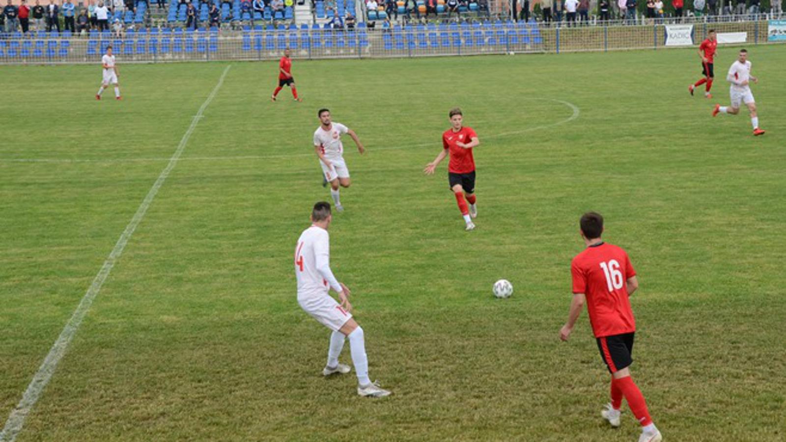 Slavonac (crveni) u subotu gostuje u Pleternici.