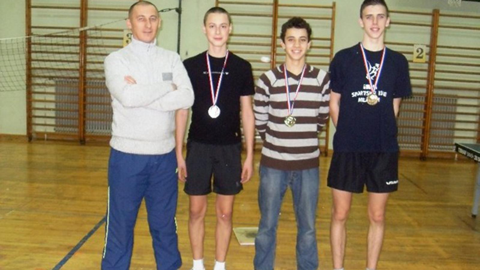 Prva tri mjesta na juniorskom pojedinačnom, Ivan Garić, Filip Jurković i Luka Garić