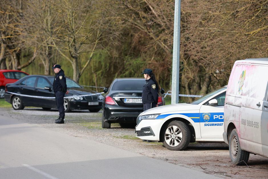 Policija u Vinkovcima ogradila ulicu u kojoj se dogodila tragedija | Author: Davor Javorovic/PIXSELL