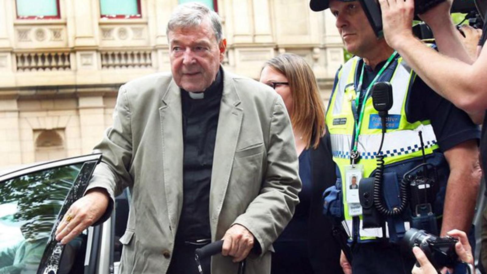 Kardinal George Pell na sudu u Melbourneu u Australiji.