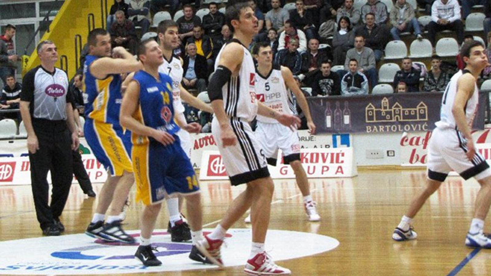 Andrej Štimac (bijela majica u prvom planu) i društvo Ligu za prvaka otvaraju s Cibonom