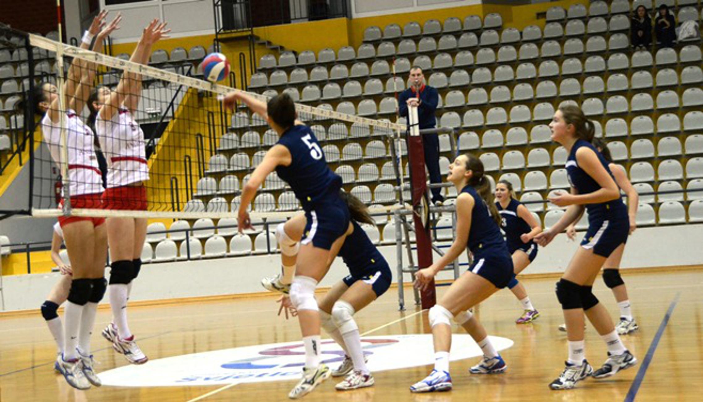 Brođanke (tamno plave) su uvjerljivo dobile Varaždinke
