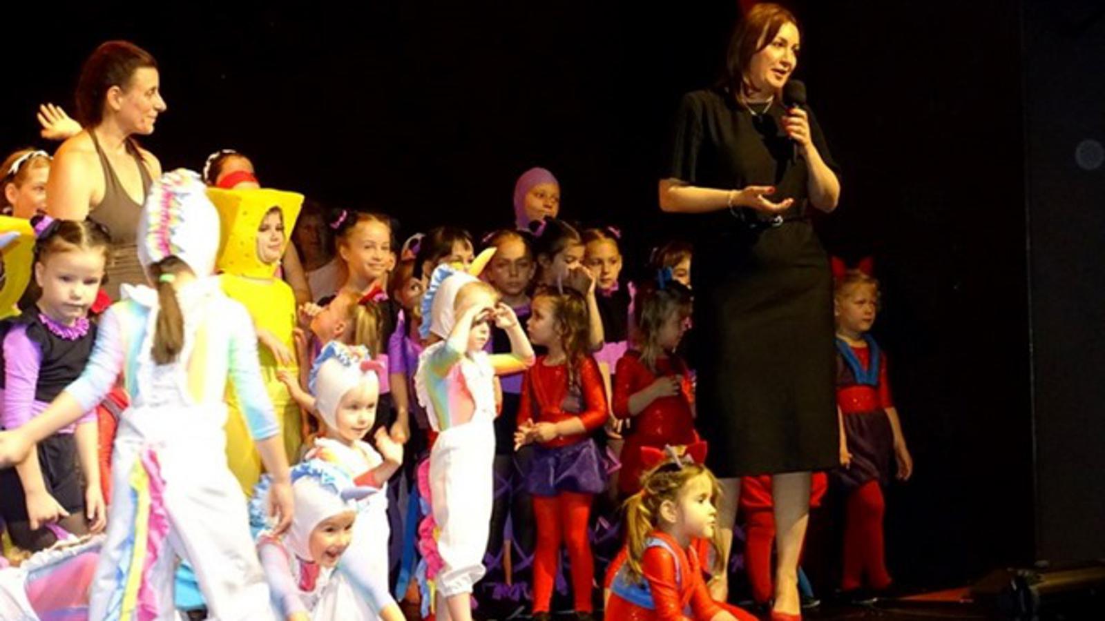 Županica Antonija Jozić s djecom iz Plesne radionica Ilijane Lončar 