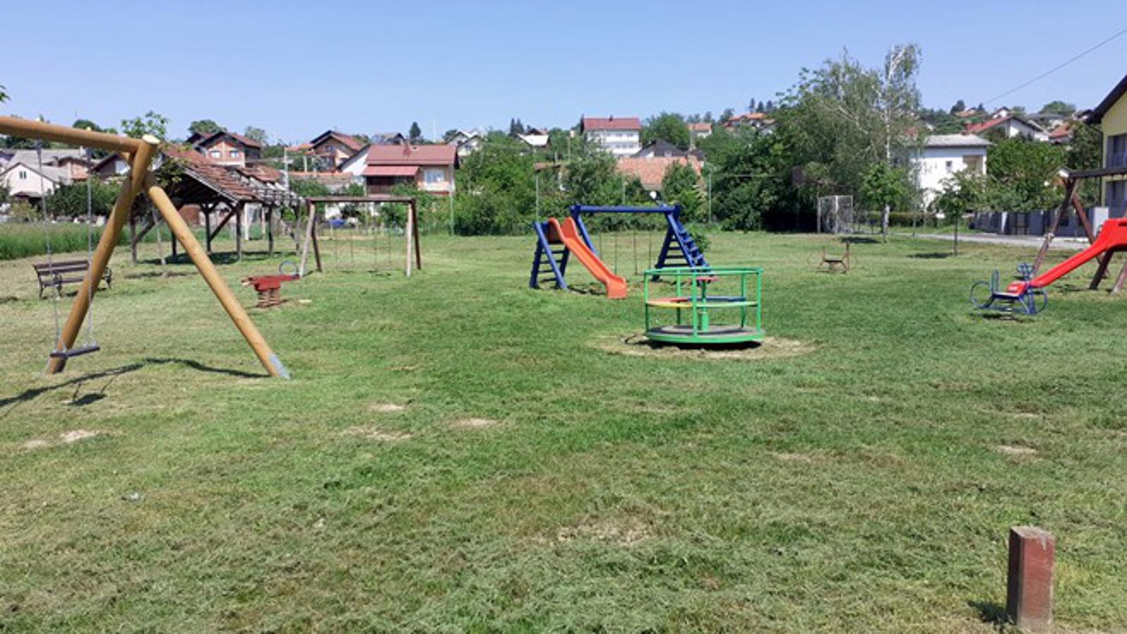 Igralište u Naselju Čaplja Komunalac je danas pokosio