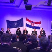 Tomislav Mazal (prvi desno) na panel raspravi