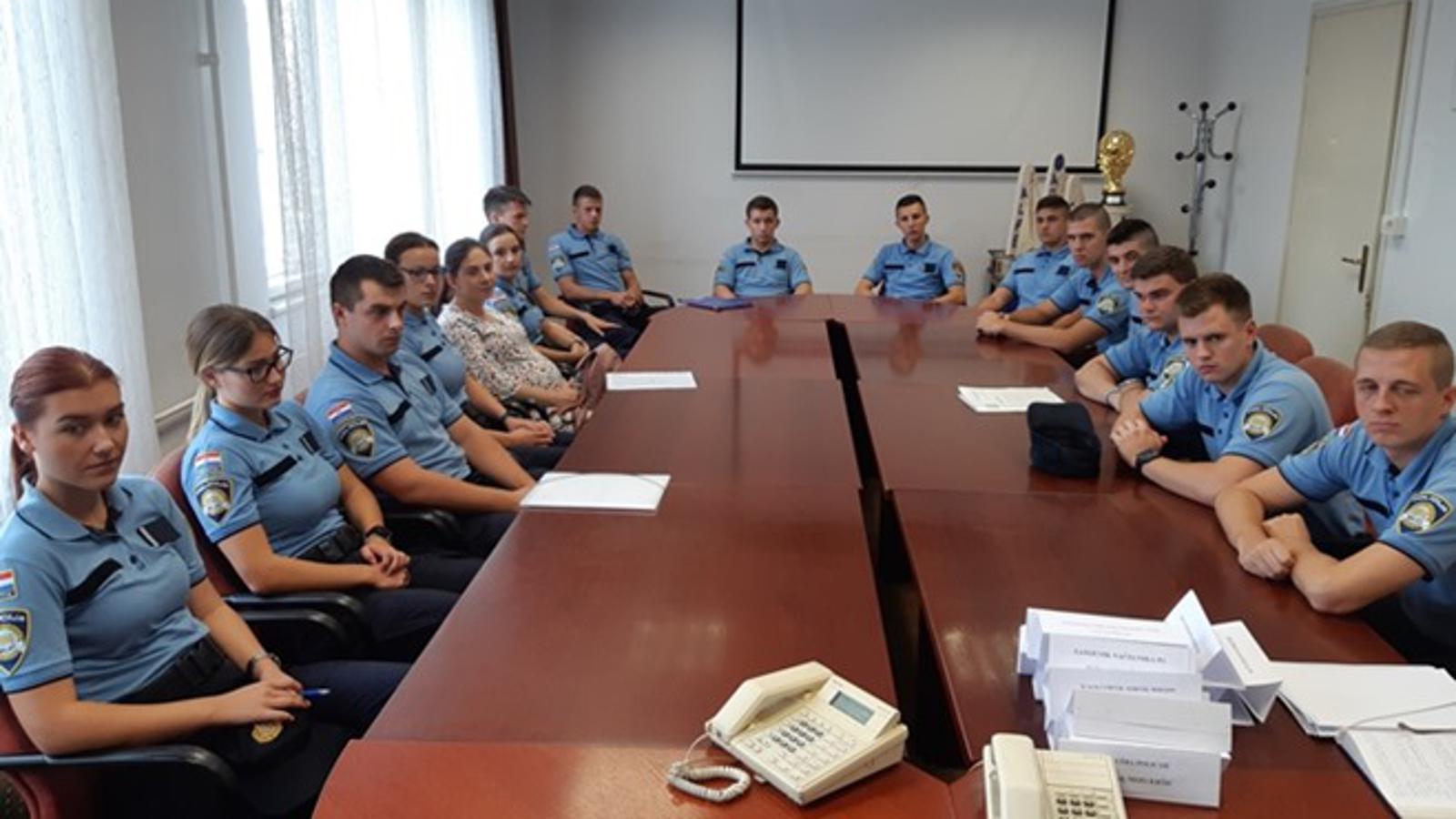Policijski službenici-vježbenici