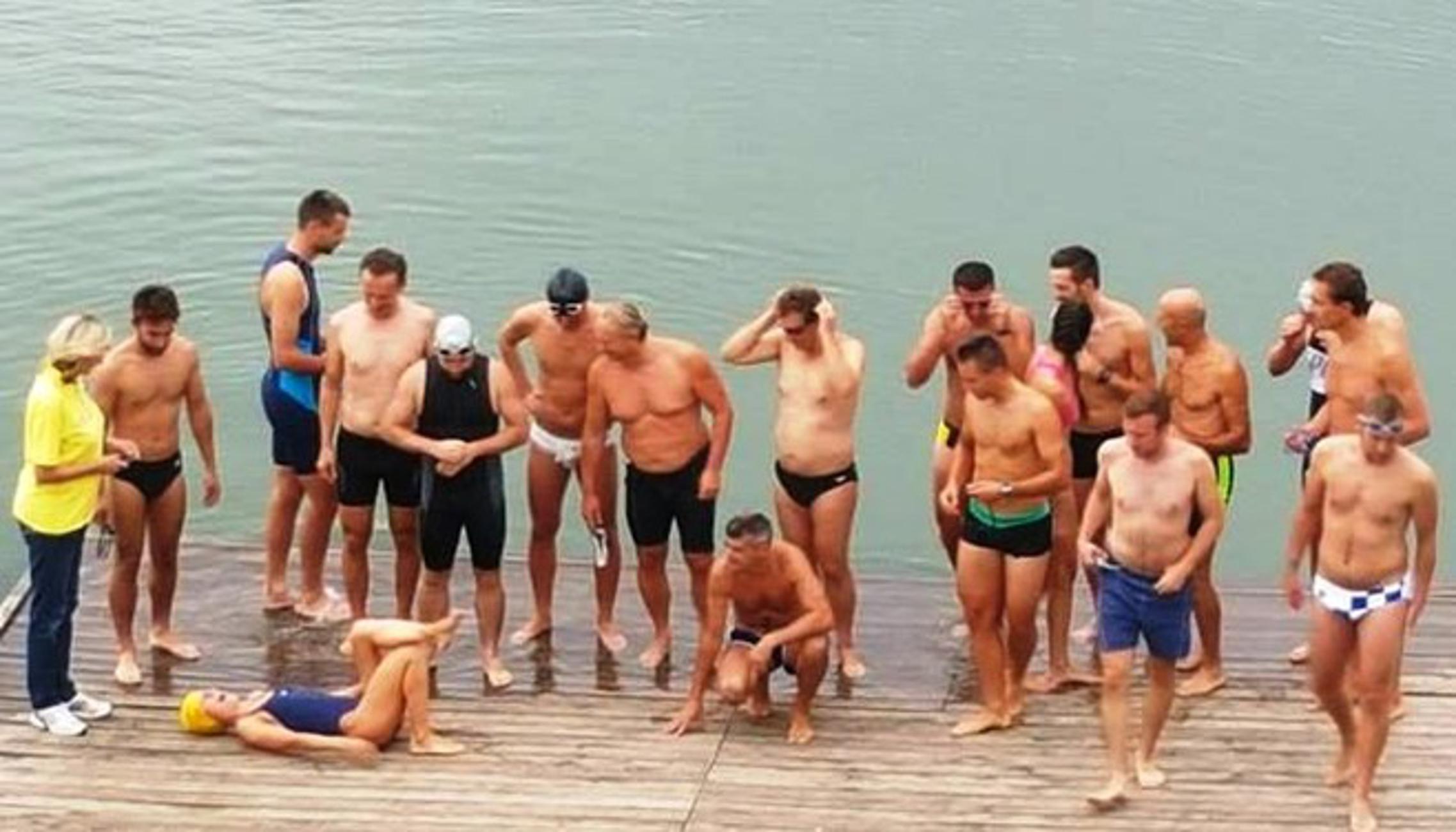 Sudionici prije starta 5. Olimpijskog triatlona grada Slavonskog Broda 