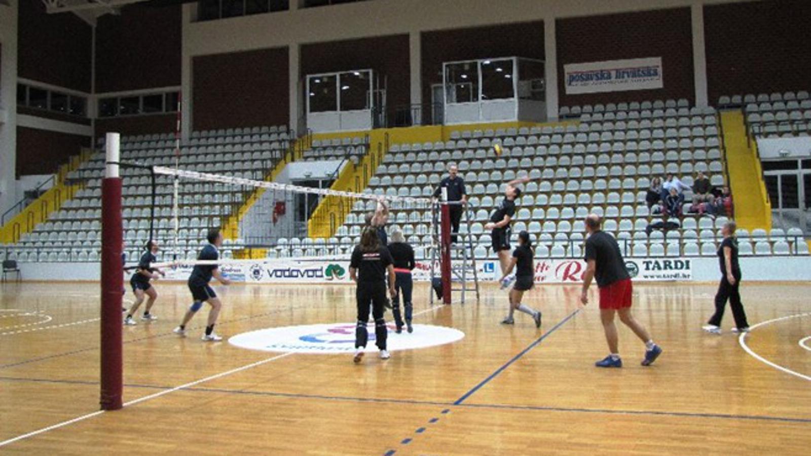 Detalj s Odbojkaške rekreativne lige u Sportskoj dvorani Vijuš