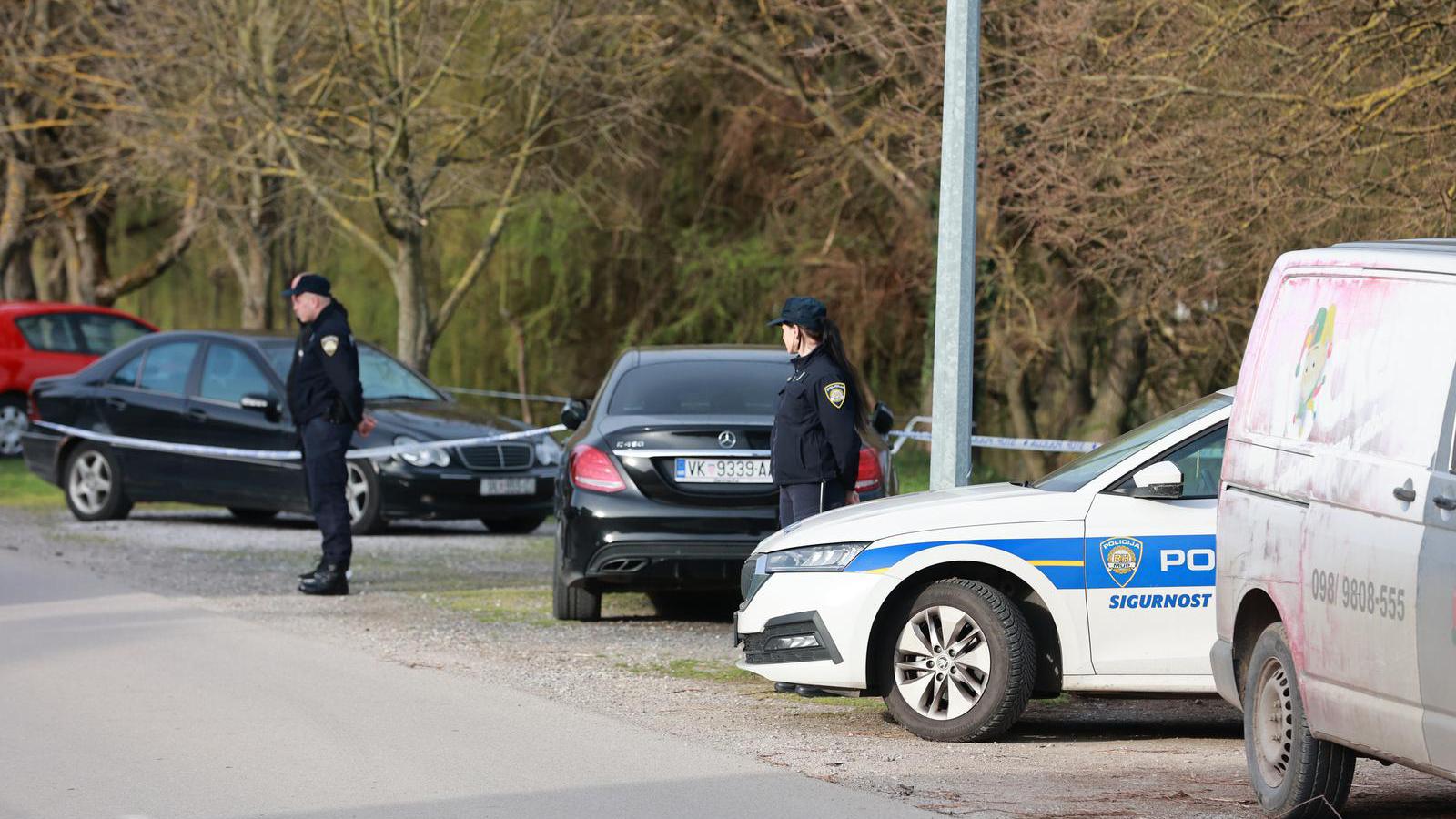 Policija u Vinkovcima ogradila ulicu u kojoj se dogodila tragedija