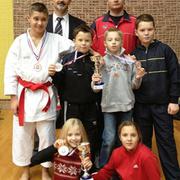 Članovi KK Slav.Brod s trenerom Kovačevićem i sucem Ivezićem