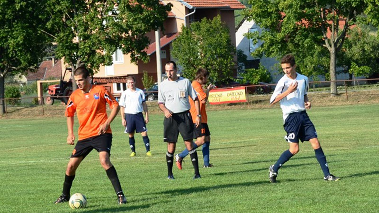 Batrina (bijeli) je s novom domaćom pobjedom zadržala vodstvo na tablici