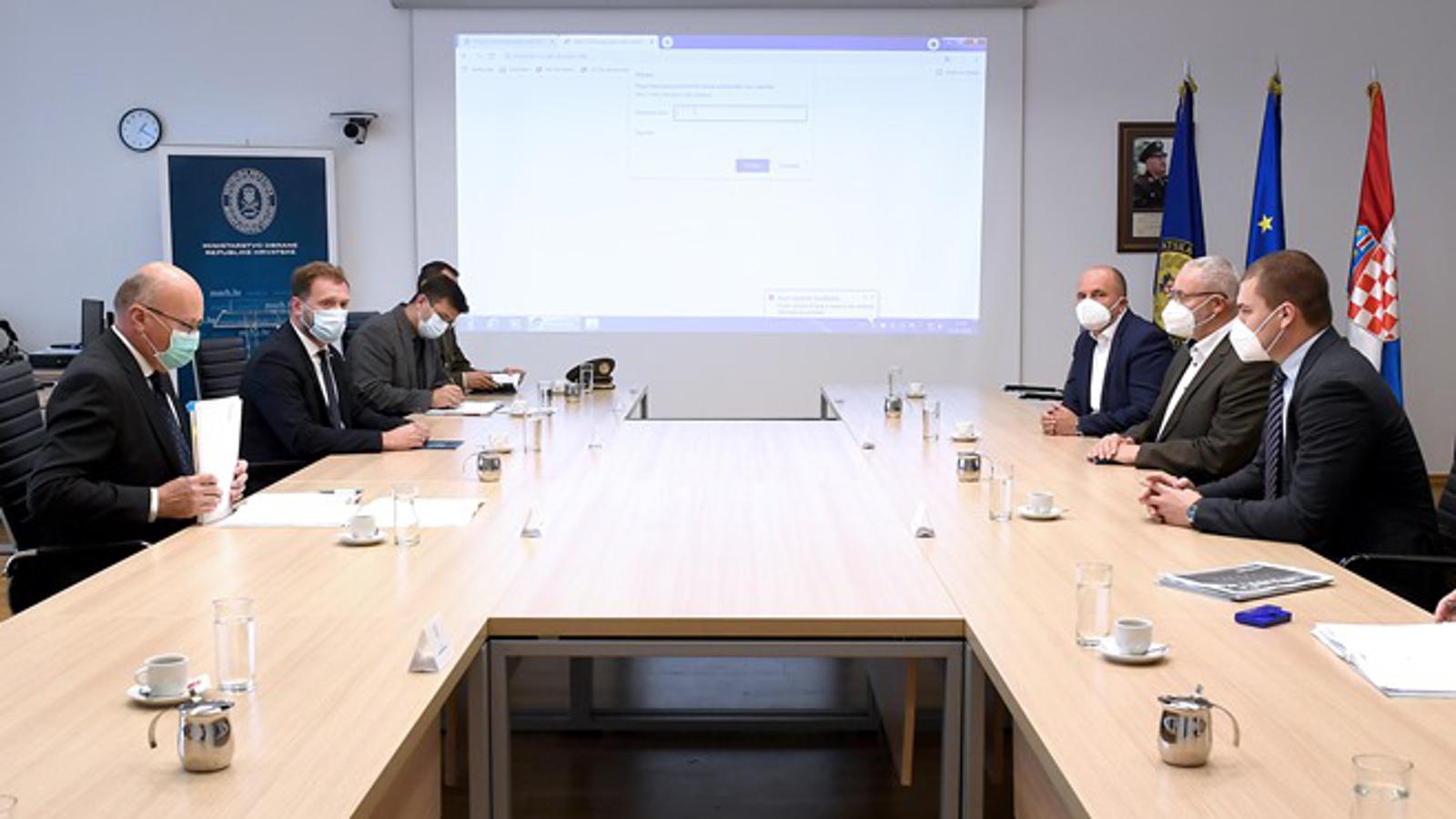 Ministar Banožić održao sastanak s predstavnicima Czechoslovak Group CSG 