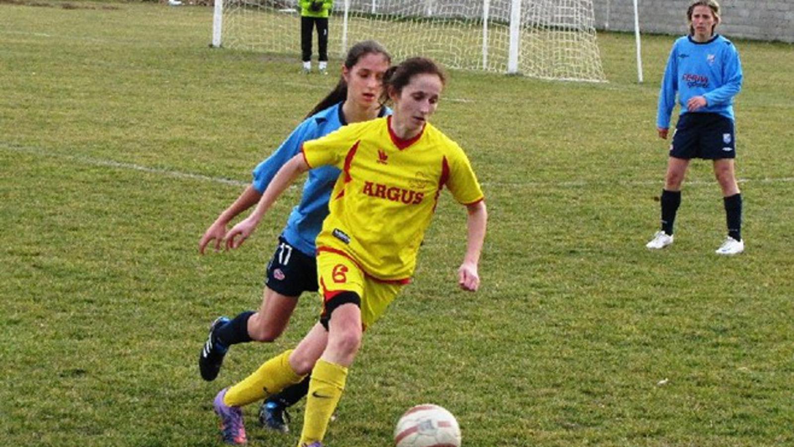 Igračica Viktorije Elma Basara (žuta majica) u akciji prema vratima Osječanki