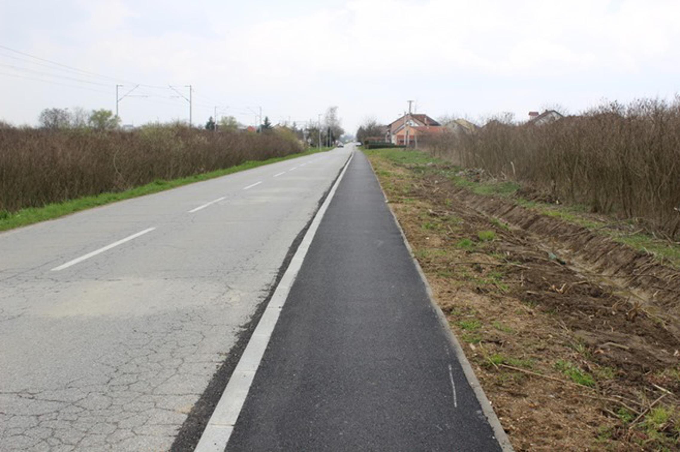 Asfaltirali još jednu pješačku stazu