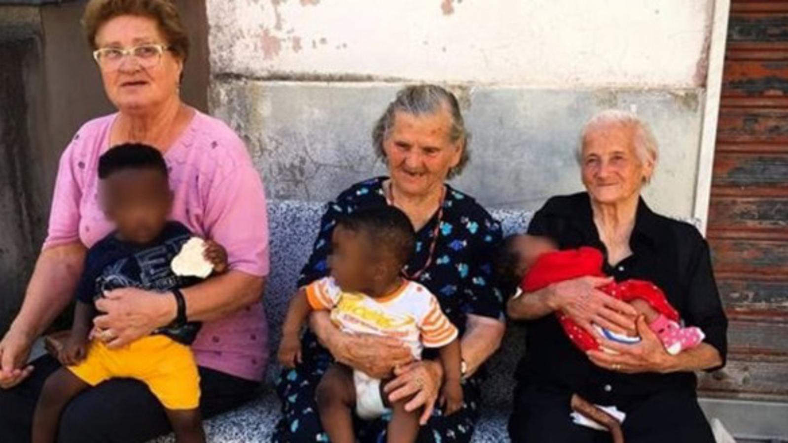 Nicolina, Vincenza i Maria bake su i malim migrantima