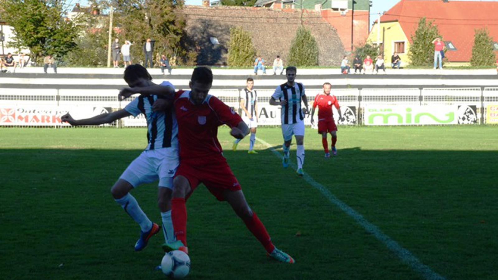 Iz utakmice Marsonia (bijelo-crni) - Vuteks Sloga 