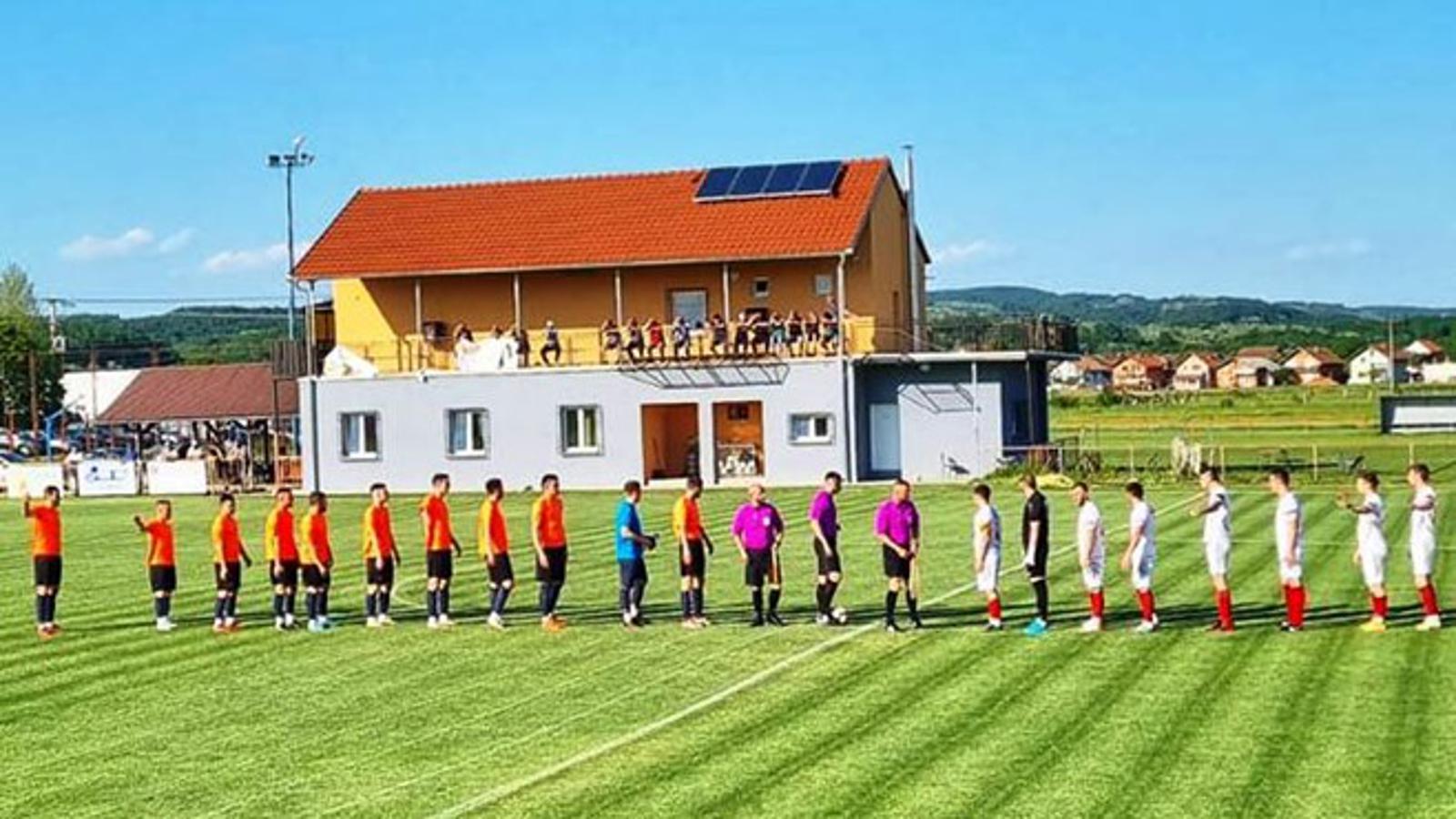 Svačić i Sikirevci prije početka utakmice.