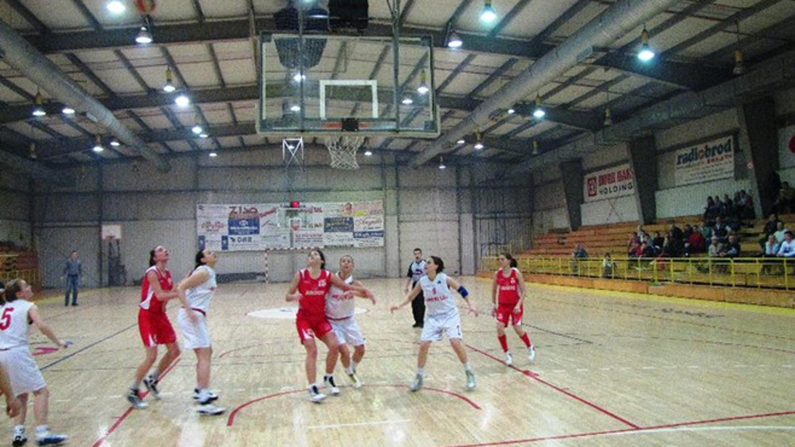 Košarkašice Broda (crvene) bile su korak do pobjede nad Novim Zagrebom