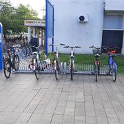 Dva stalka za bicikle na Korzu