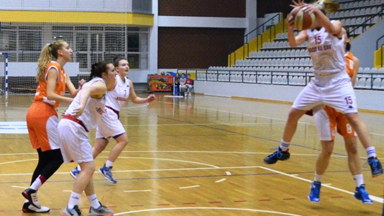 Košarkašice Broda na Savi (bijele) u subotu ugošćuju Dubrovčanke