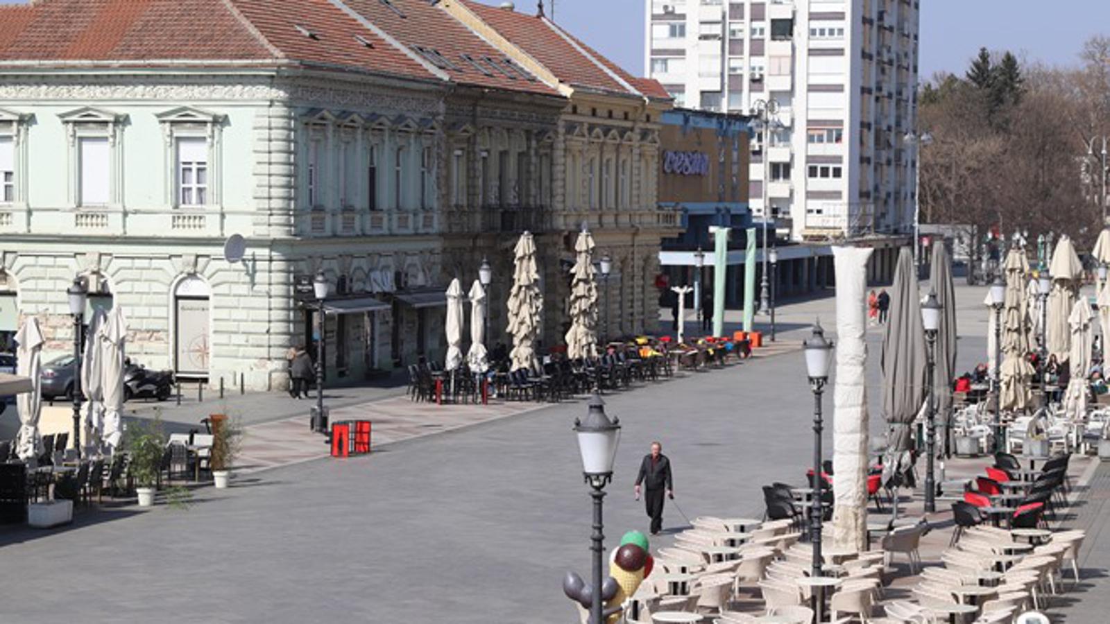 Trg Ivane Brlić Mažuranić u Slavonskom Brodu