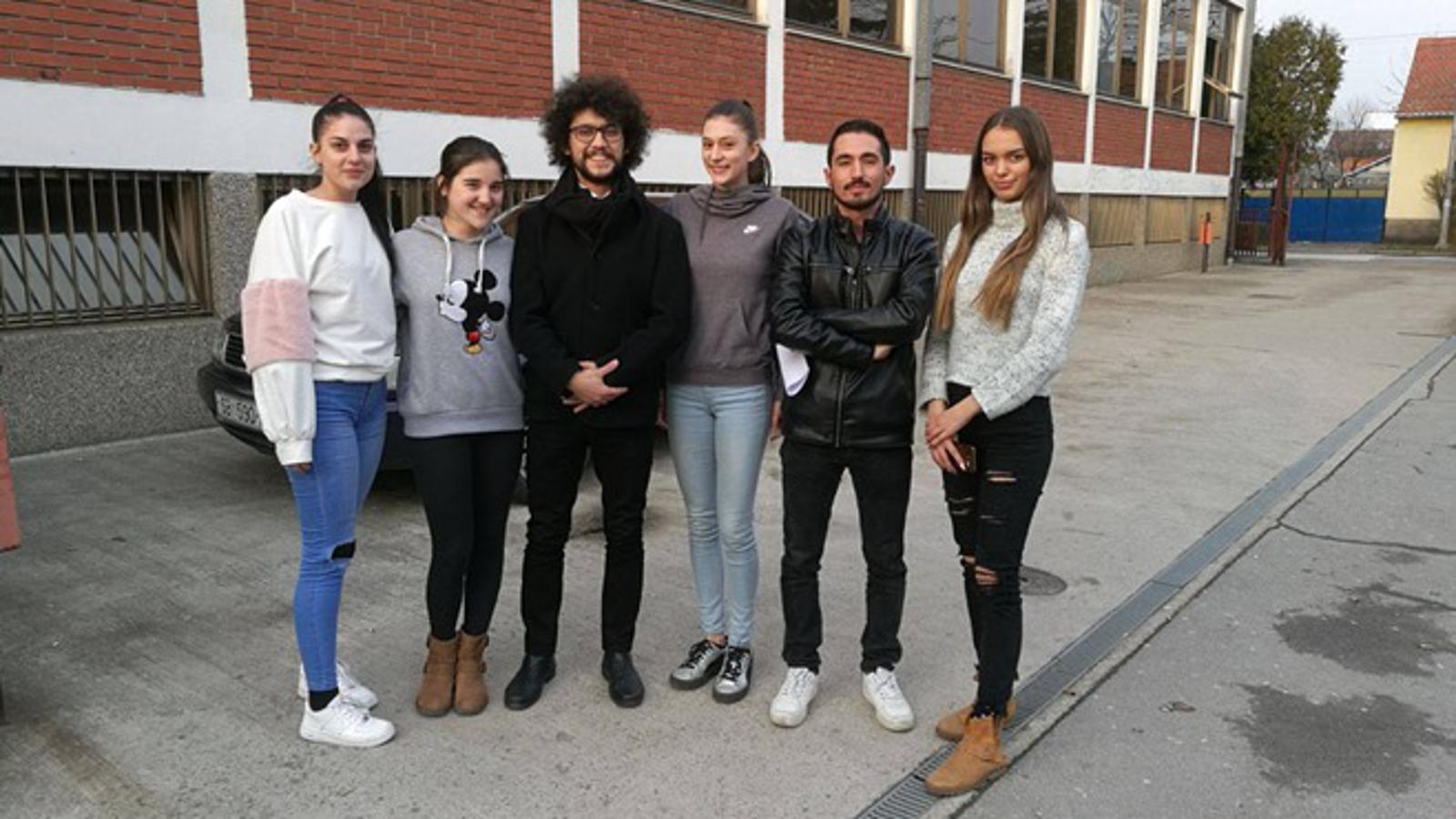 Volonteri iz Turske s brodskim srednjoškolkama
