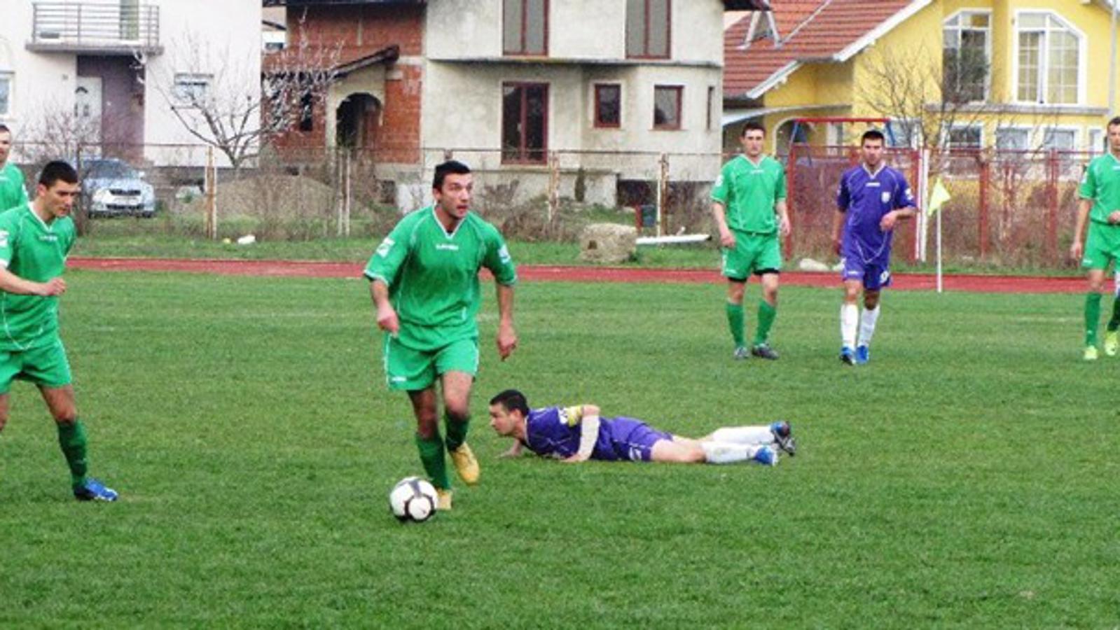 Graničar iz Laza (zeleni) bio je žilav suparnik Livadi Željezničaru 