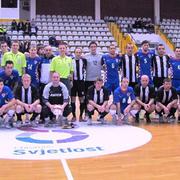 Zajedničko fotografiranje svih sudionika utakmice Sl.Brod - Hrvatska