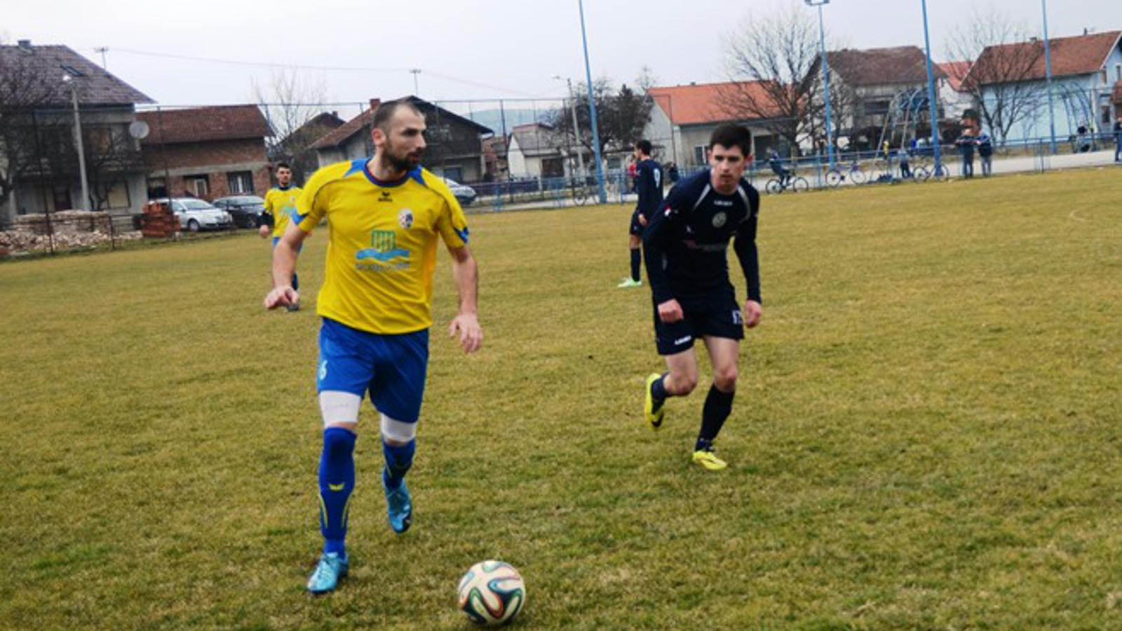 Iz današnje utakmice Marsonia (žuti) - Šokadija