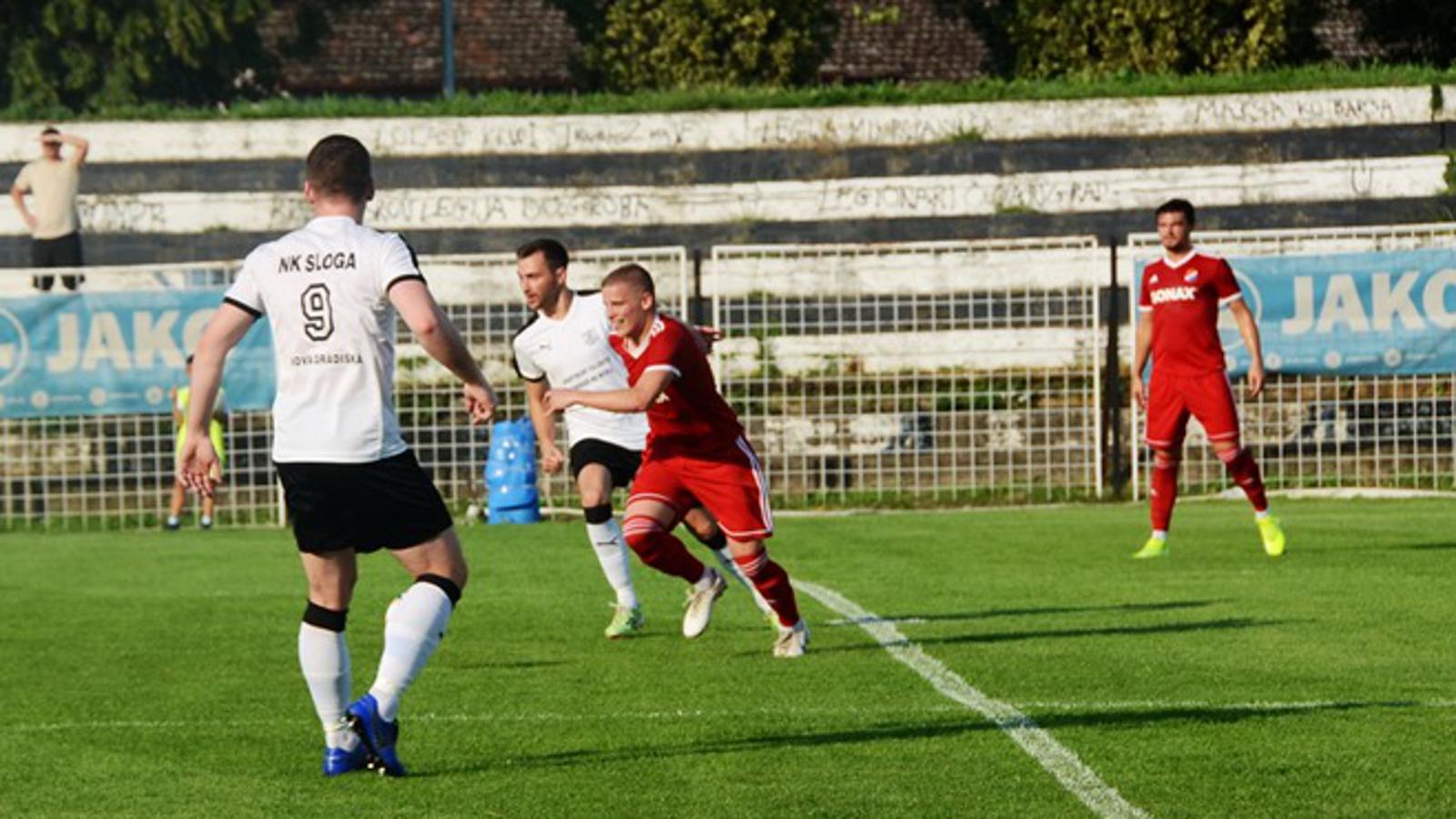Oriolik (crveni) i Sloga (bijeli) su u 1. kolu 3. HNL-istok doživjeli gostujuće poraze.