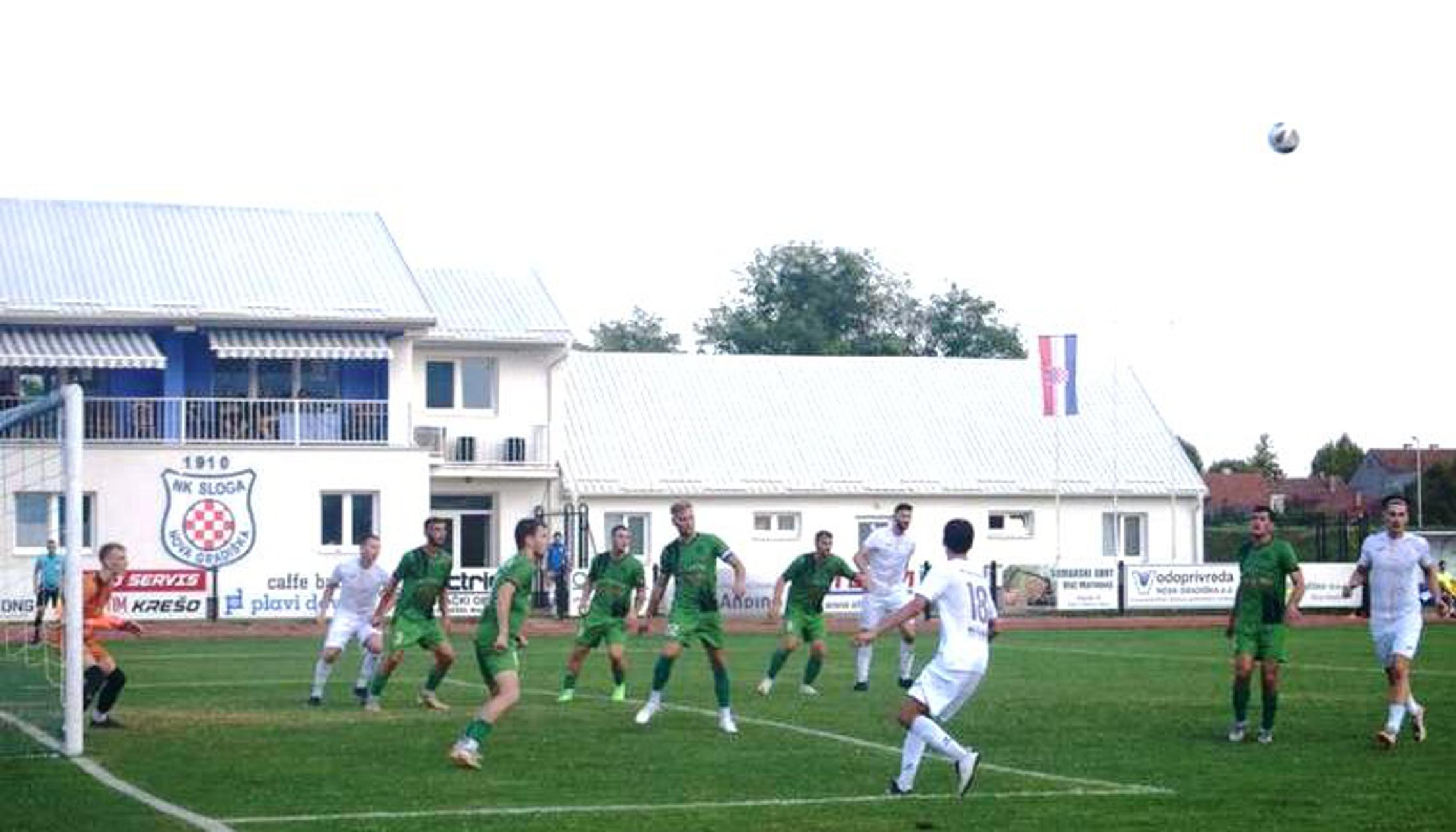 Sloga (bijeli) je na svom stadionu pobijedila Kutjevo.