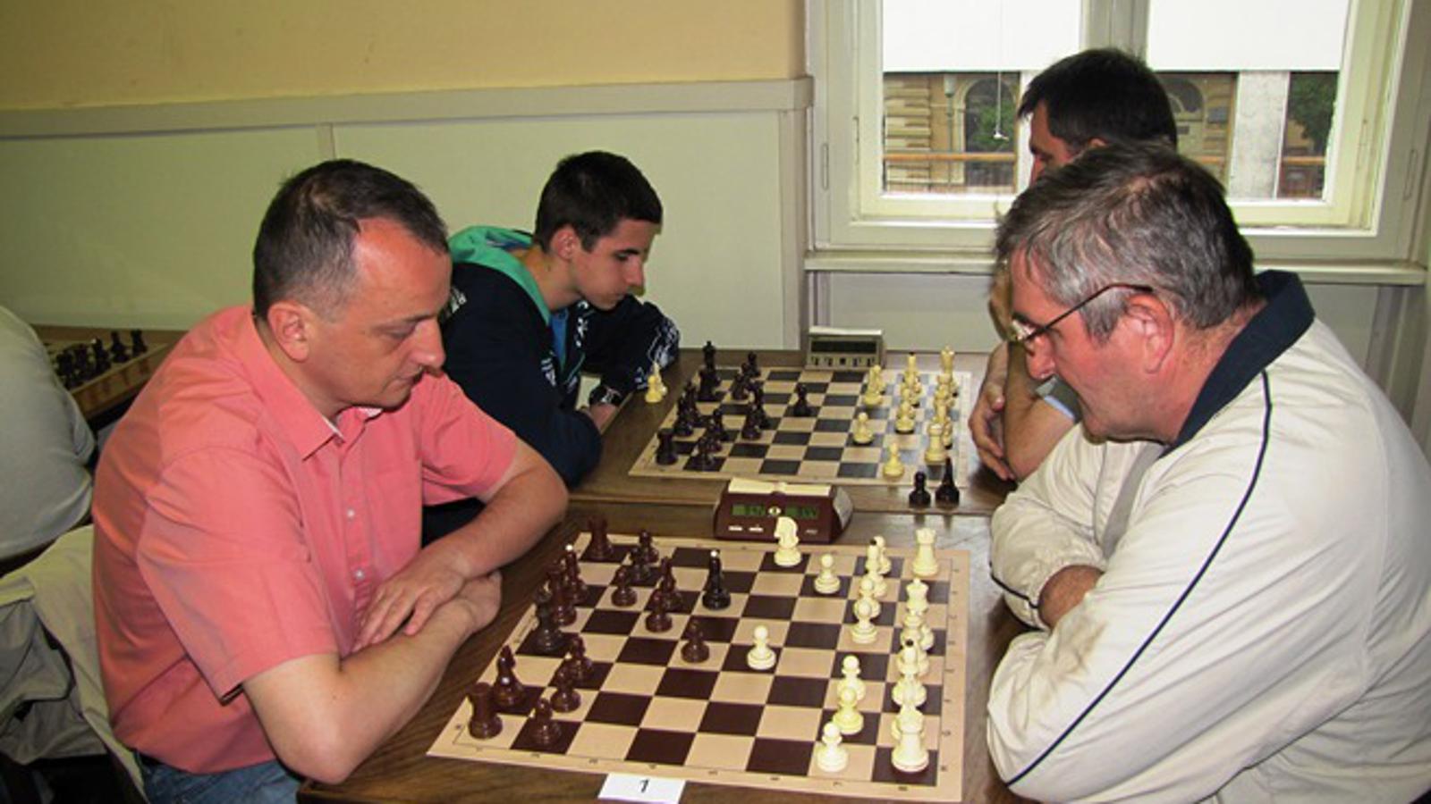 Pobjednik turnira uz Dan grada, Davor Rogić (roza košulja)