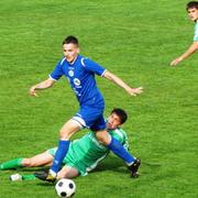 Matej Mitrović u okruženju igrača Vinogradara (zeleni)