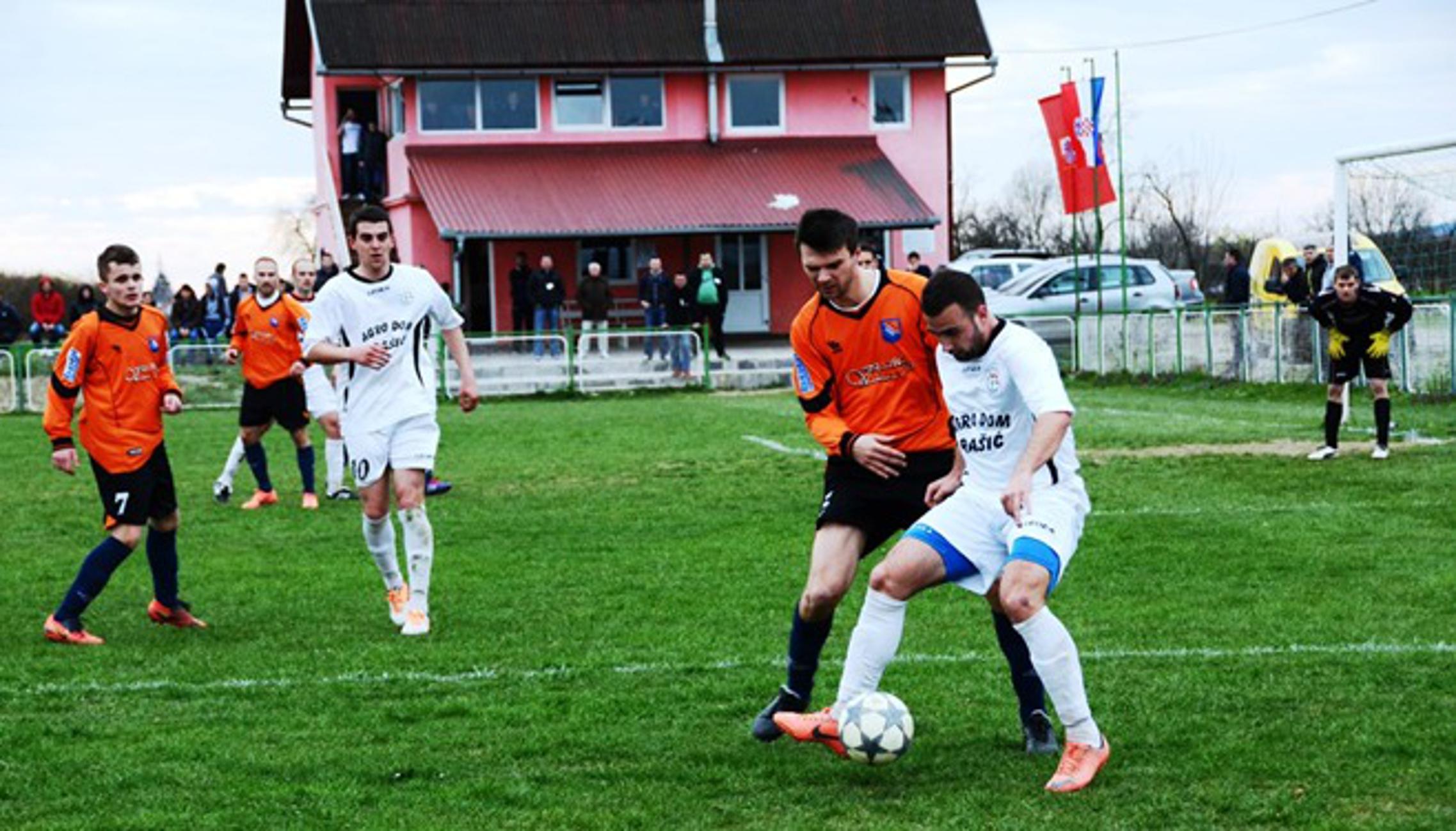 Nogometaši Omladinca (bijeli) utrpali su Slobodnici 9 komada