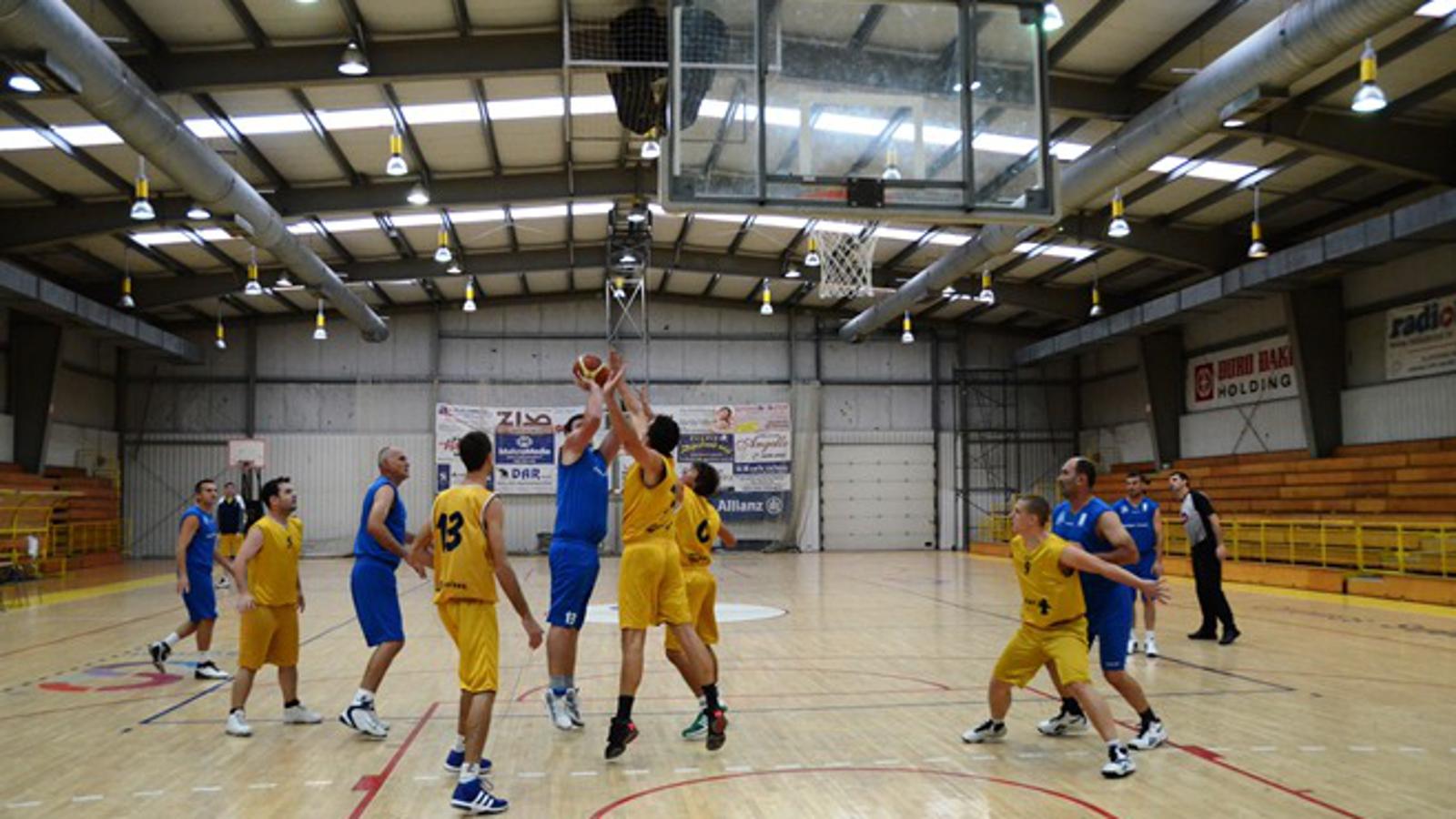 Brod old stars (plavi) i Geodetske usluge Agotić (žuti) zabilježili su nove pobjede 