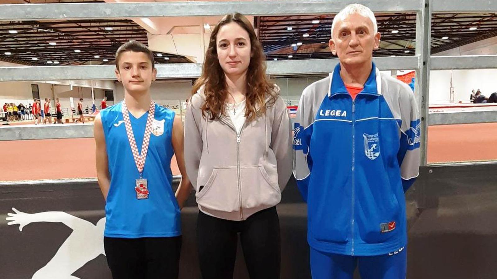 Slijeva: Filip Orkić, Lorena Šeremet i Ante Šeremet (trener).