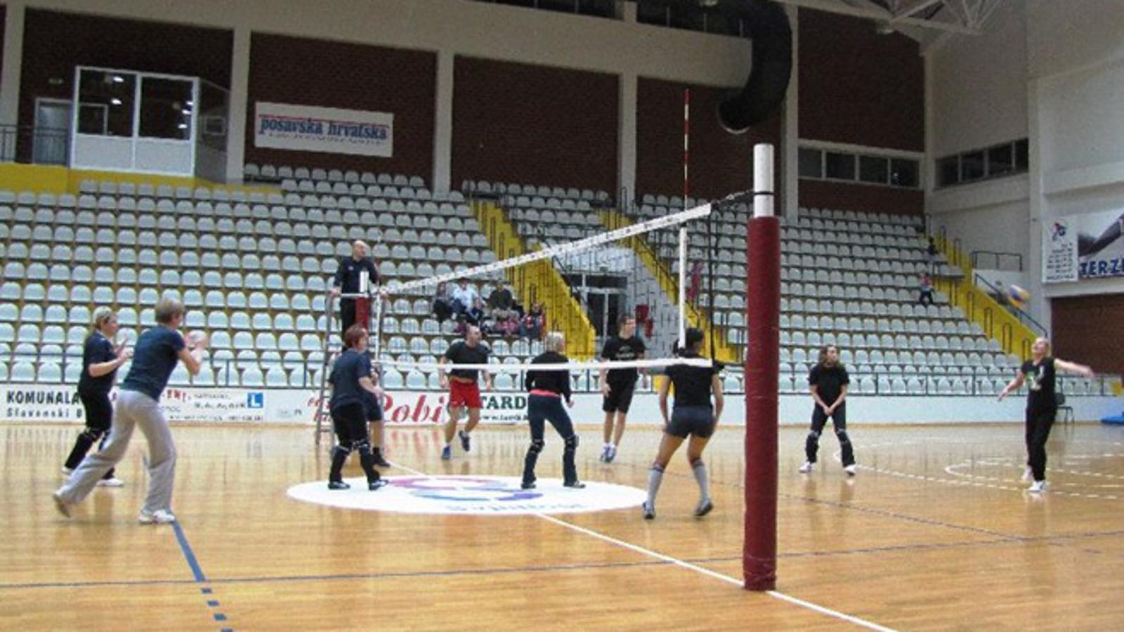 Odbojkaški rekreativci druže se svake nedjelje  u SD Vijuš