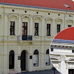 Na pročelju Kuće Brlićevih visi zaštitna traka za sprječavanje ulaska kukaca i ptica u krovište.