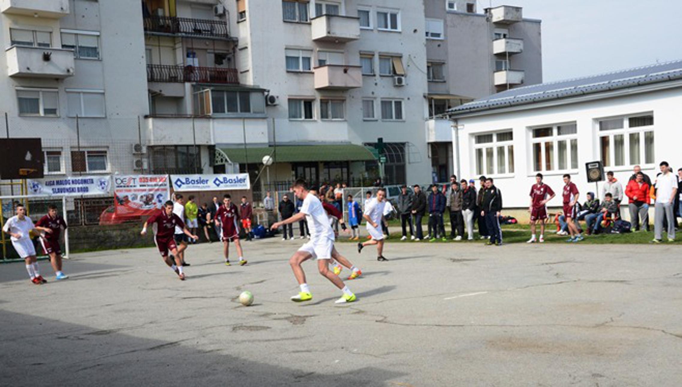Na igralištu OŠ Milan Amruš odigran je humanitarni malonogometni turnir