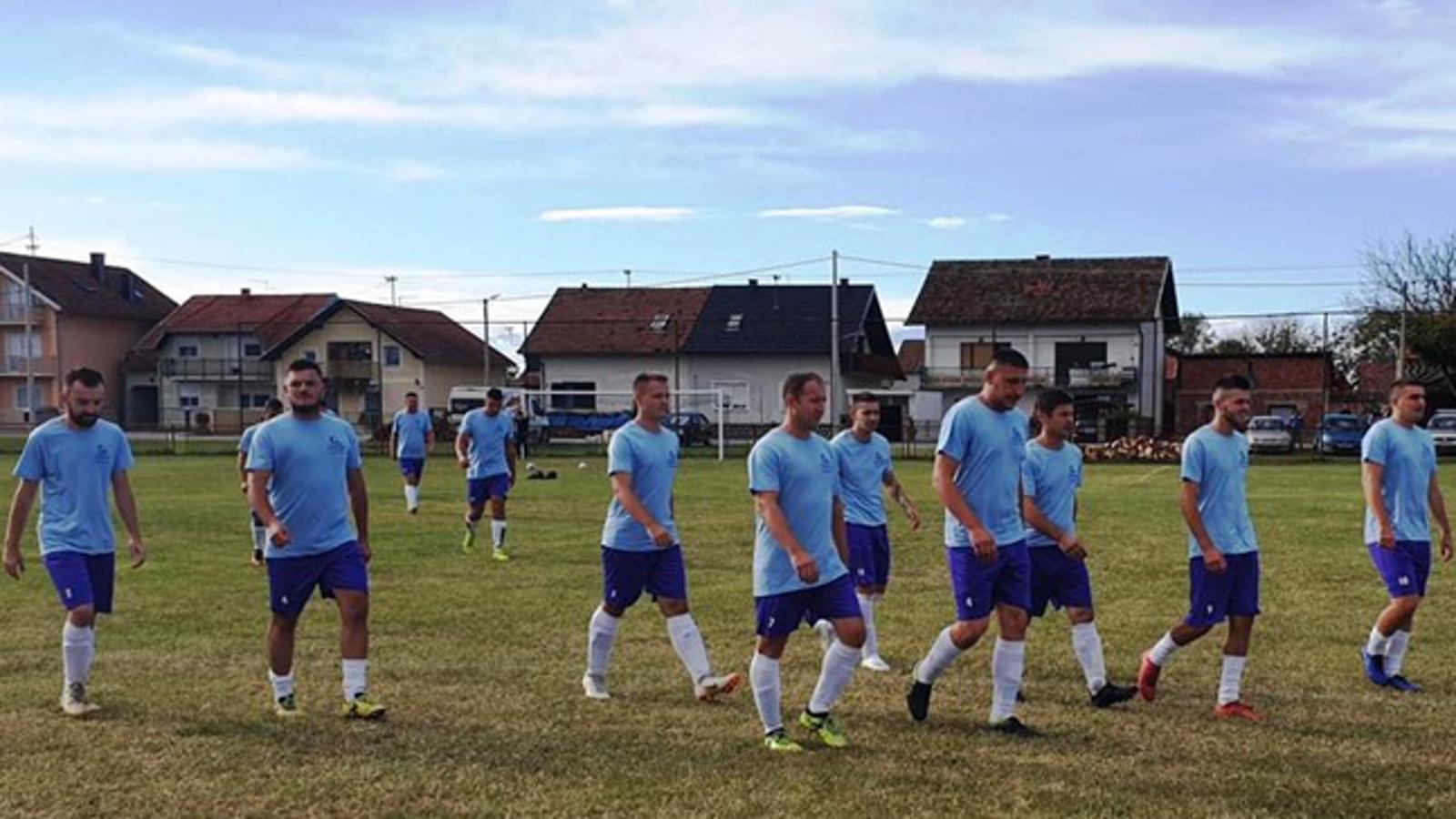 Nogometaši Šokadije pobjedili su MV Croatiu 1976 u Slavonskom Brodu.